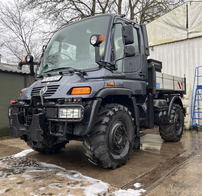 U400 WITH PICK UP HITCH