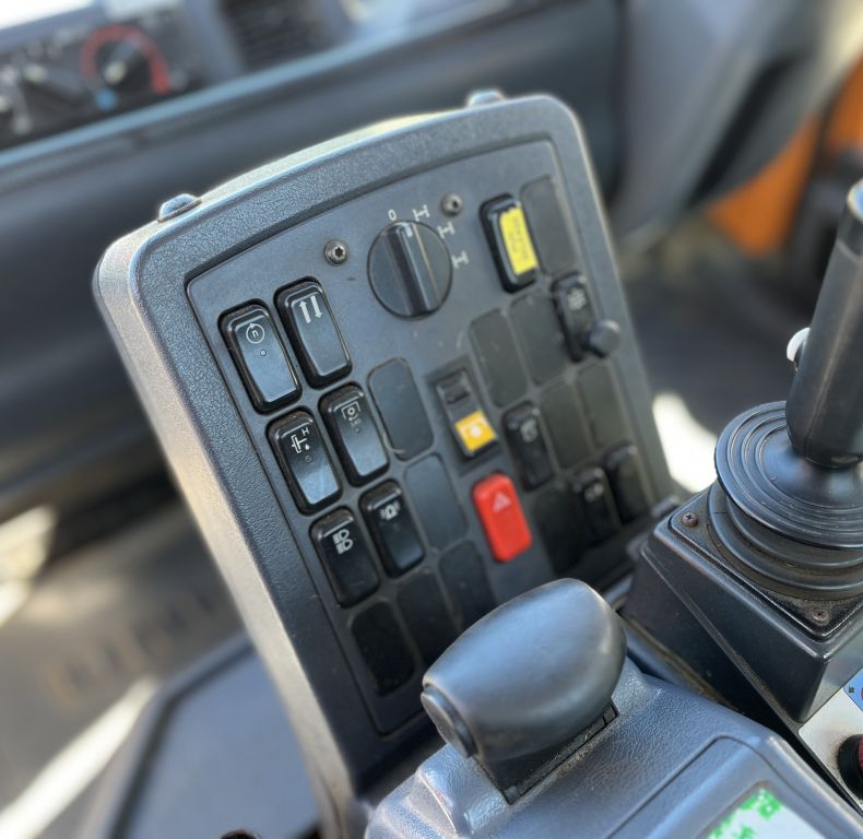 U400 AG REGISTERED WITH PICK-UP HITCH