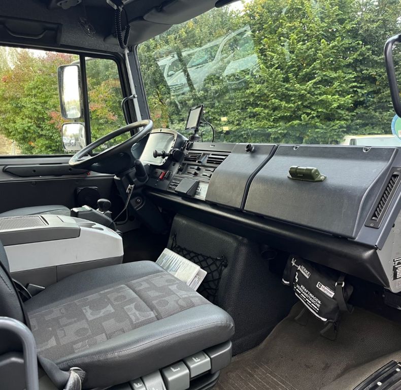 U4000 DOUBLE CAB CAMPER