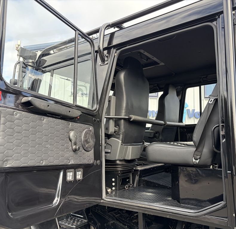 ONE-OFF CUSTOM BUILD - STUNNING TRUCK!