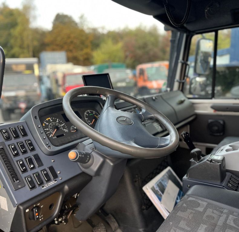 U4000 DOUBLE CAB CAMPER