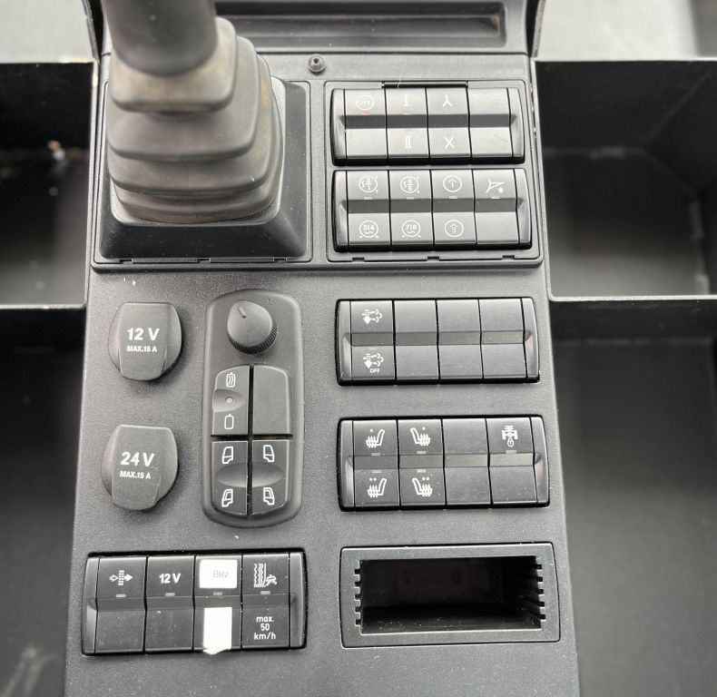 2016 U423 - ONE OWNER FROM NEW