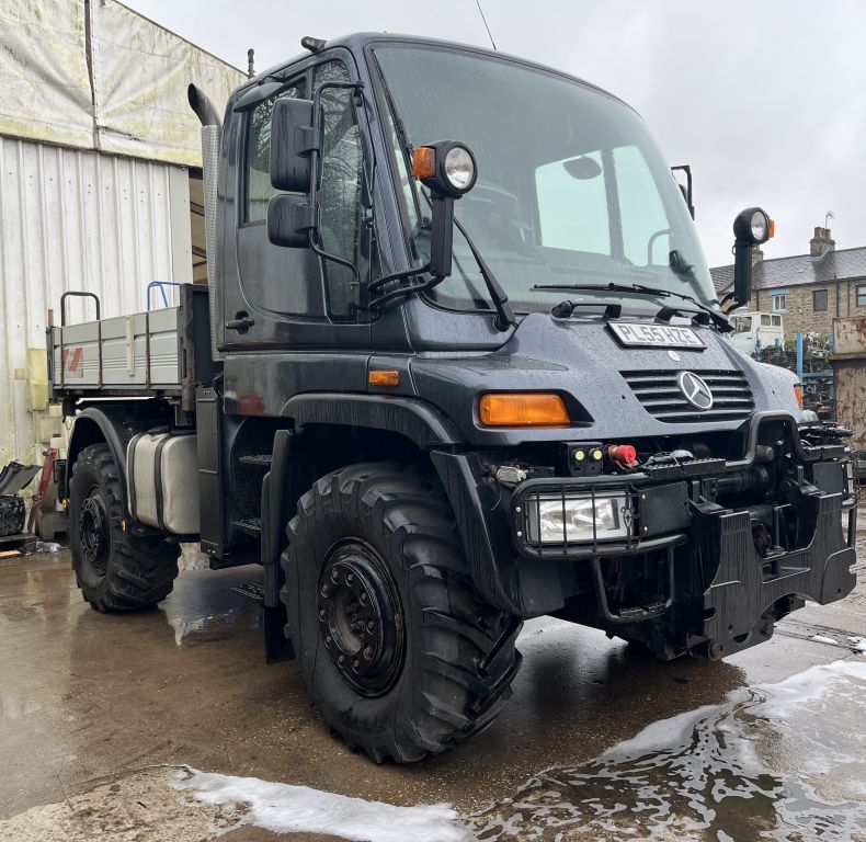 U400 WITH PICK UP HITCH