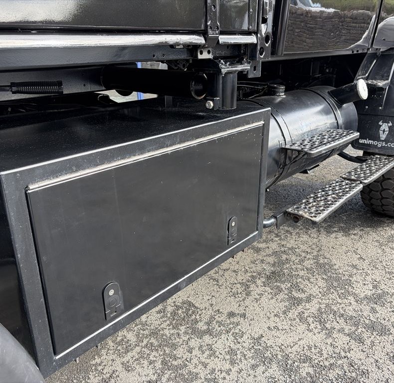 ONE-OFF CUSTOM BUILD - STUNNING TRUCK!