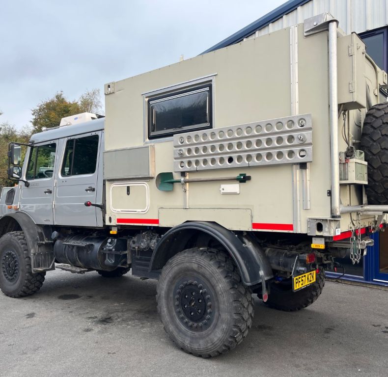 U4000 DOUBLE CAB CAMPER