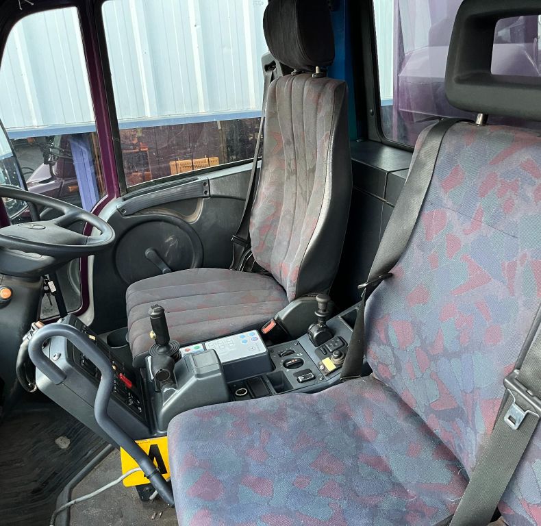 U400 6 CYL AG REG C/W PICK UP HITCH