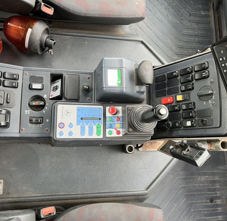 U400 WITH PICK UP HITCH