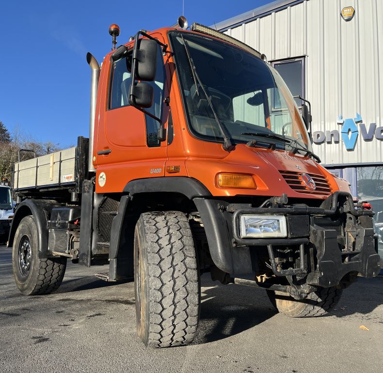 U400 AG REGISTERED WITH PICK-UP HITCH