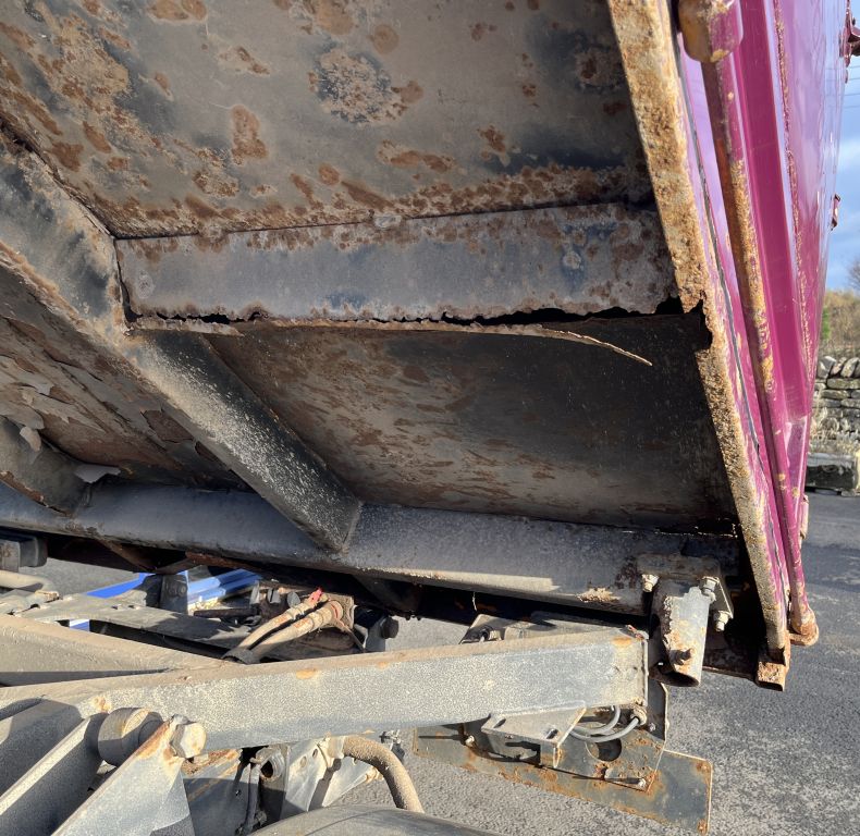 U1300L 3 WAY TIPPER - GREAT VALUE