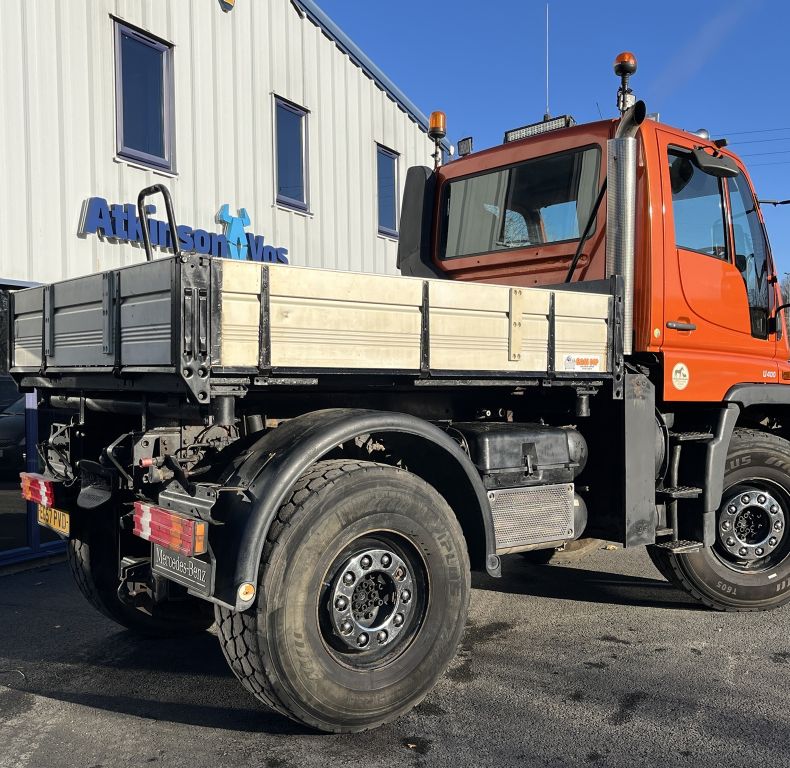 U400 AG REGISTERED WITH PICK-UP HITCH