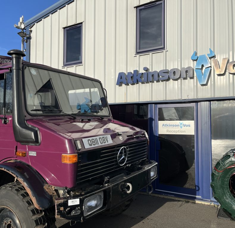 U1300L 3 WAY TIPPER - GREAT VALUE