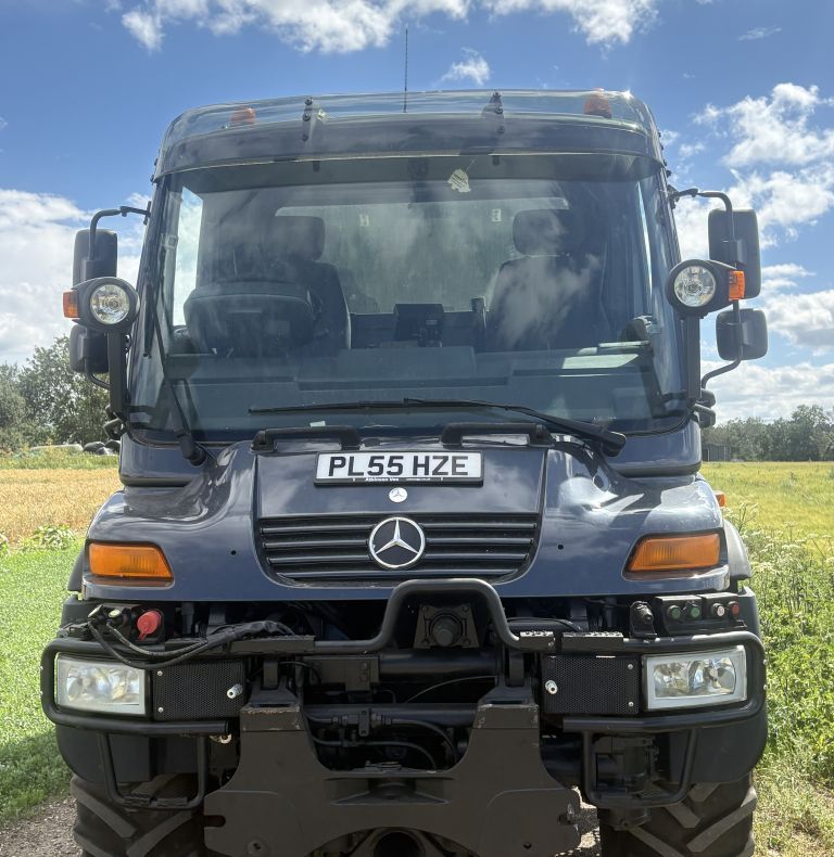 U400 WITH PICK UP HITCH