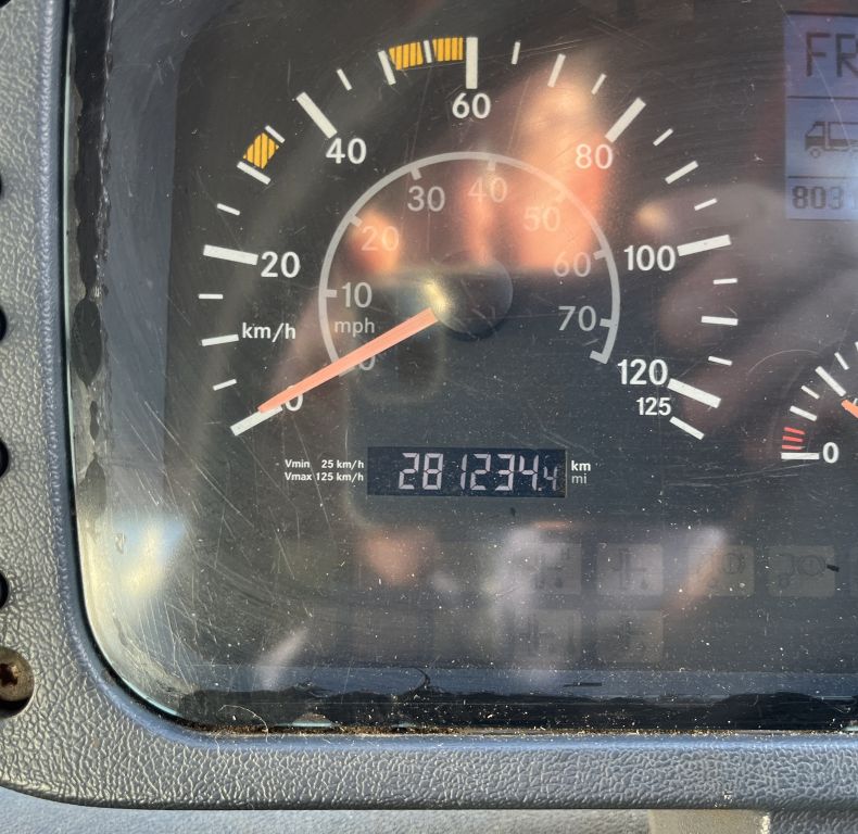 U400 AG REGISTERED WITH PICK-UP HITCH