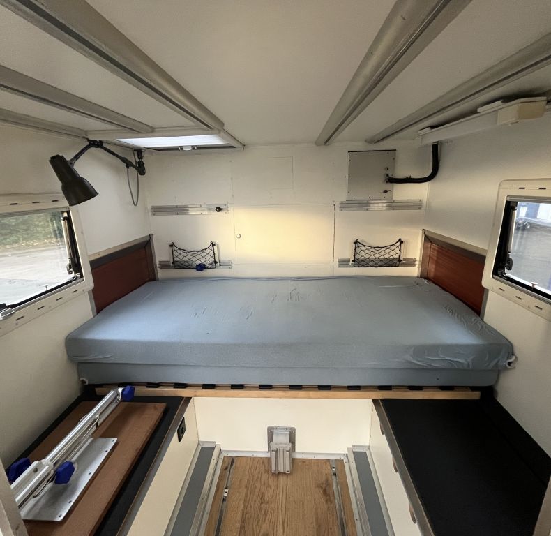 ZEPPELIN EX-MILITARY BOX - WELL EQUIPPED CAMPER CONVERSION