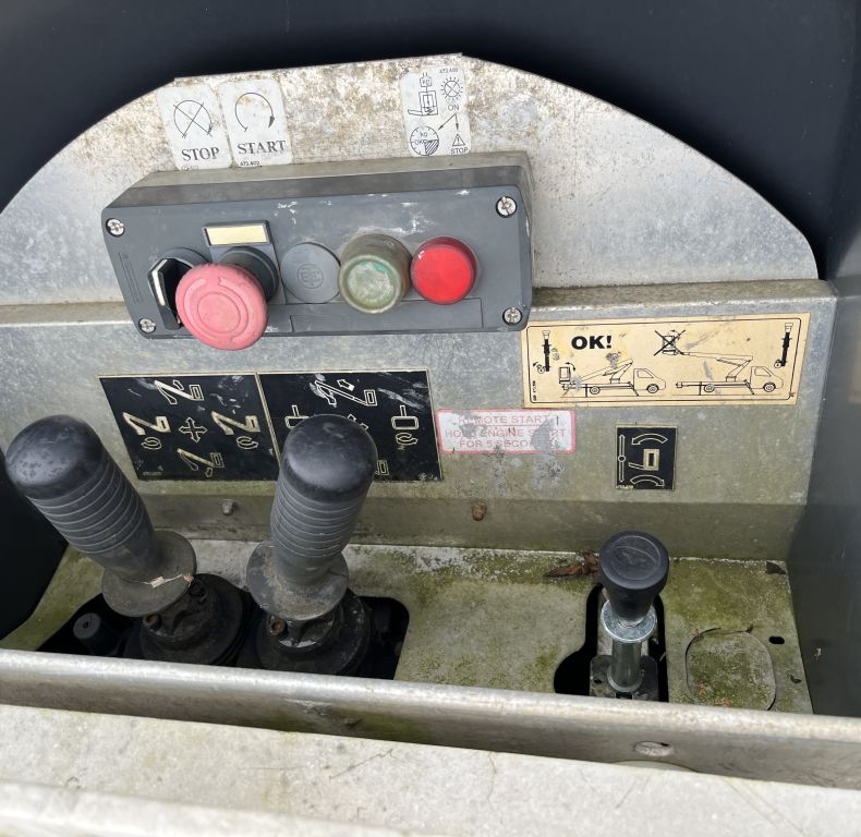 U4000 WITH 15M ACCESS PLATFORM