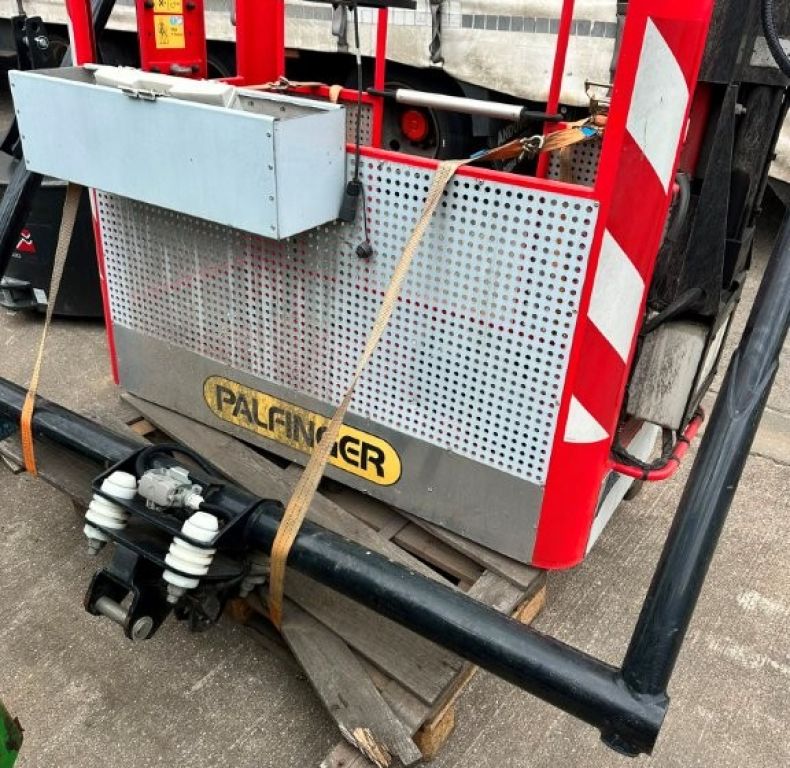 2017 U5023 PALFINGER CRANE LOW KMS/HRS
