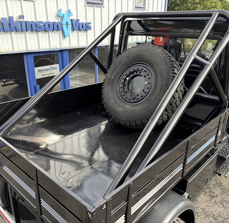 ONE-OFF CUSTOM BUILD - STUNNING TRUCK!