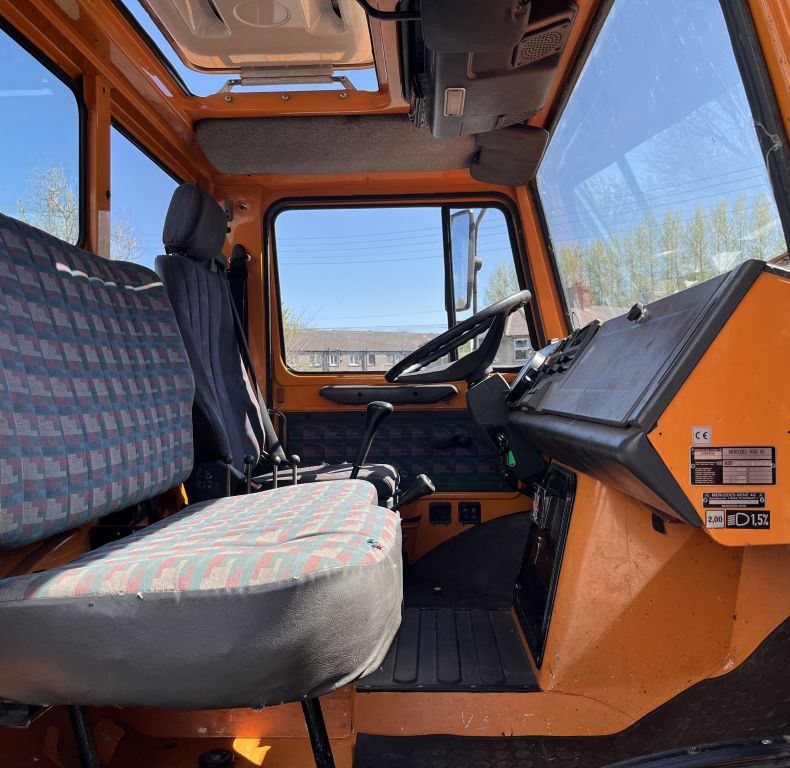 U1400 TOWING MACHINE