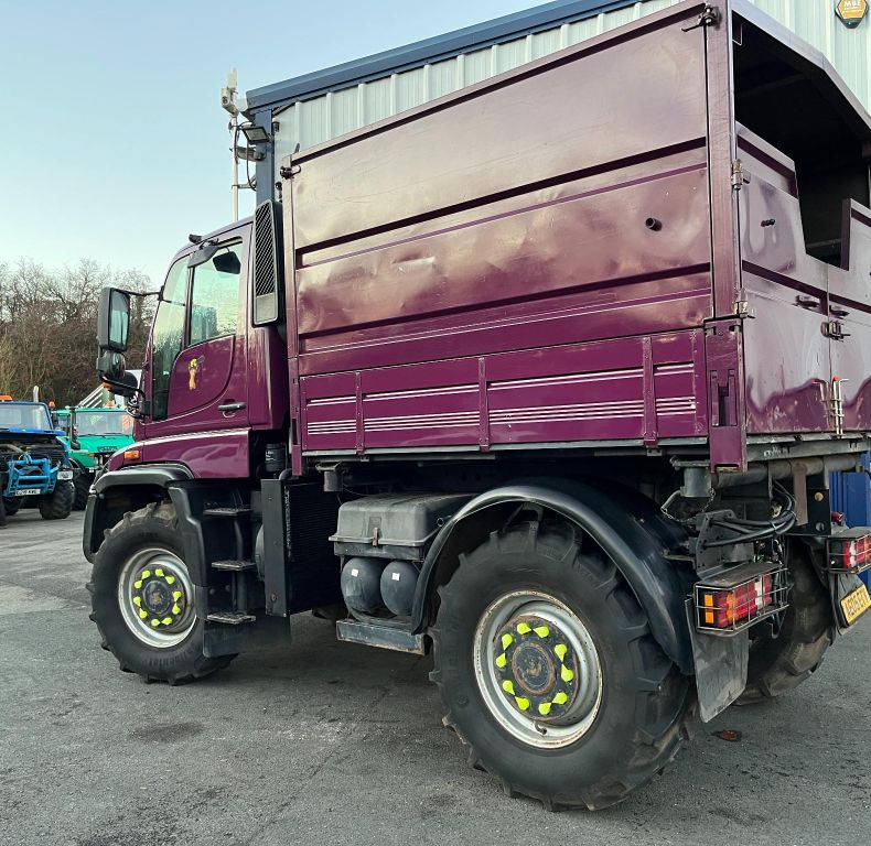 U400 6 CYL AG REG C/W PICK UP HITCH