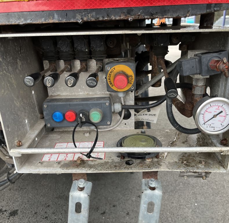 U4000 WITH 15M ACCESS PLATFORM