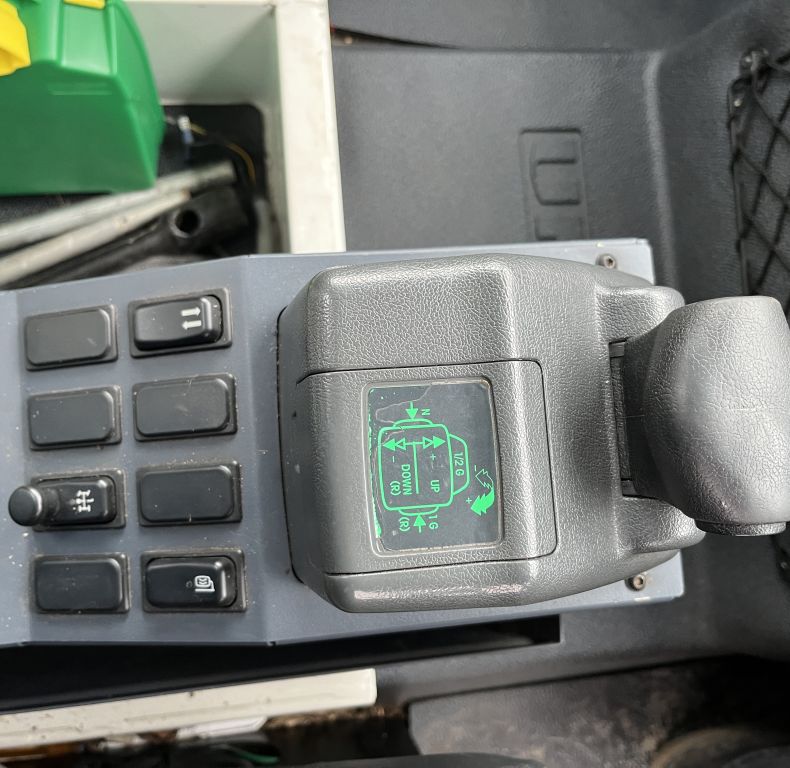 U4000 WITH 15M ACCESS PLATFORM