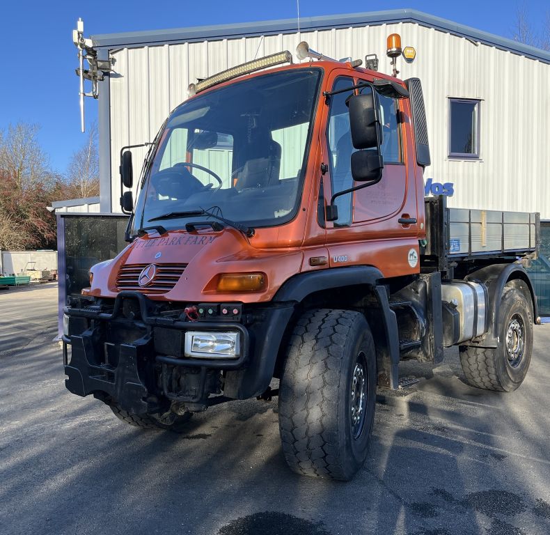 U400 AG REGISTERED WITH PICK-UP HITCH