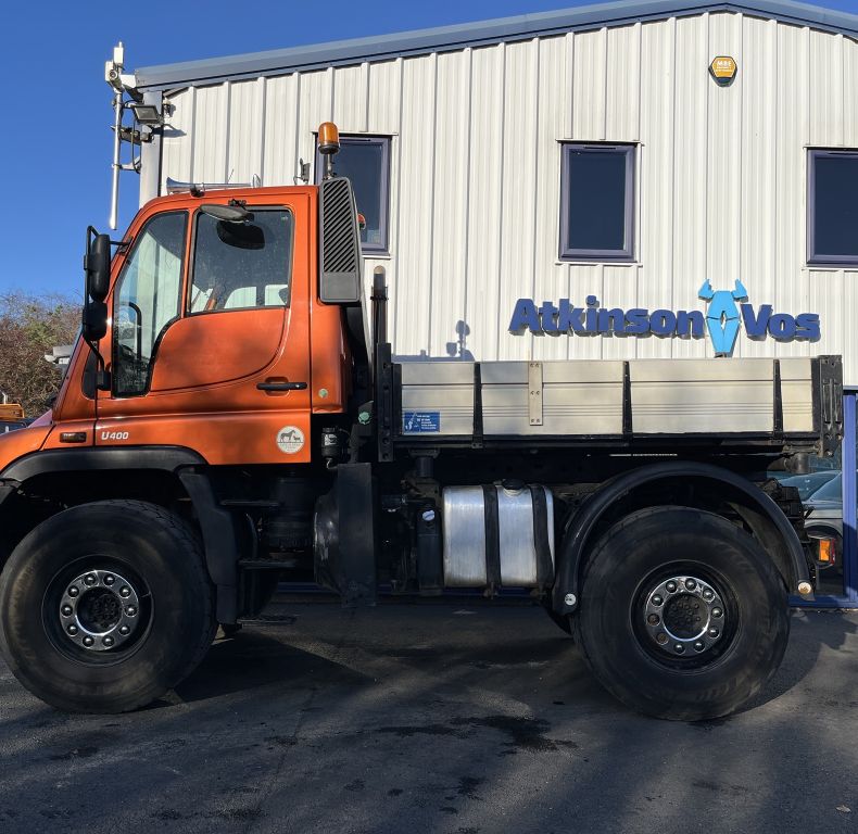 U400 AG REGISTERED WITH PICK-UP HITCH