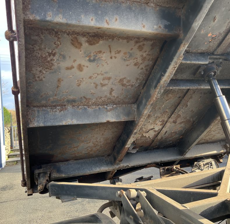 U1300L 3 WAY TIPPER - GREAT VALUE