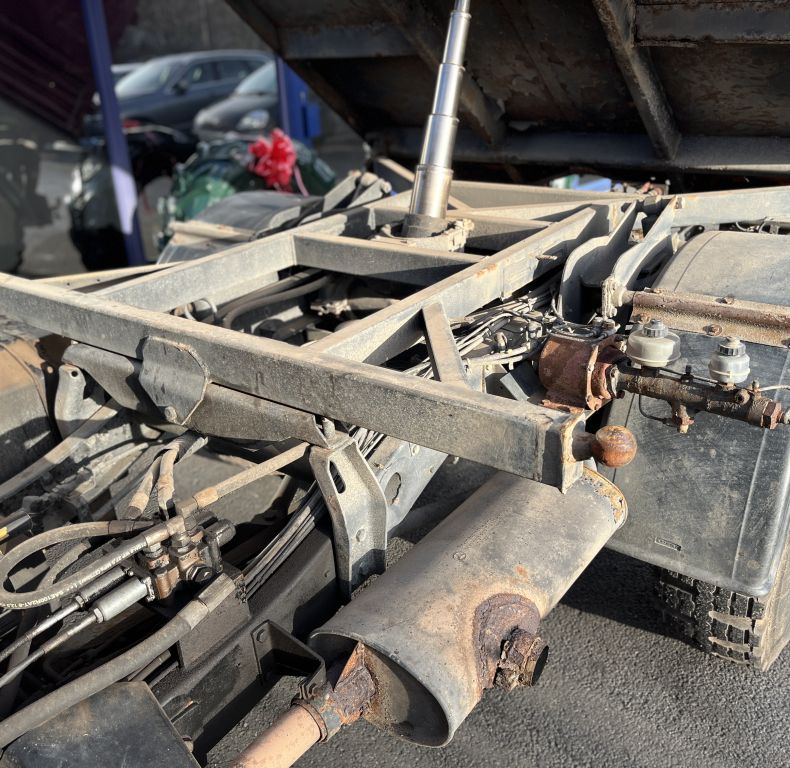 U1300L 3 WAY TIPPER - GREAT VALUE