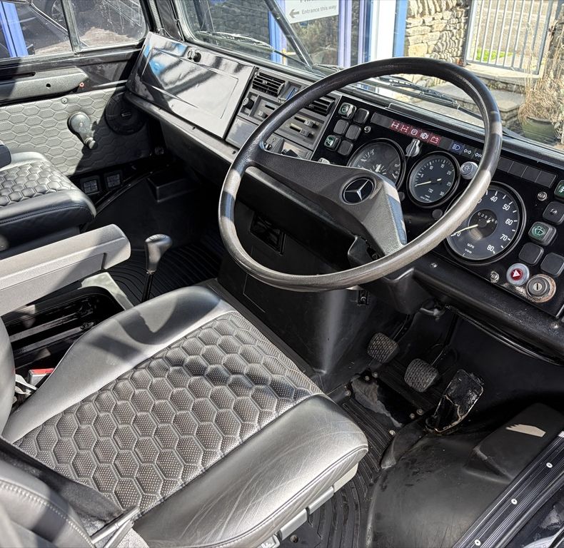 ONE-OFF CUSTOM BUILD - STUNNING TRUCK!