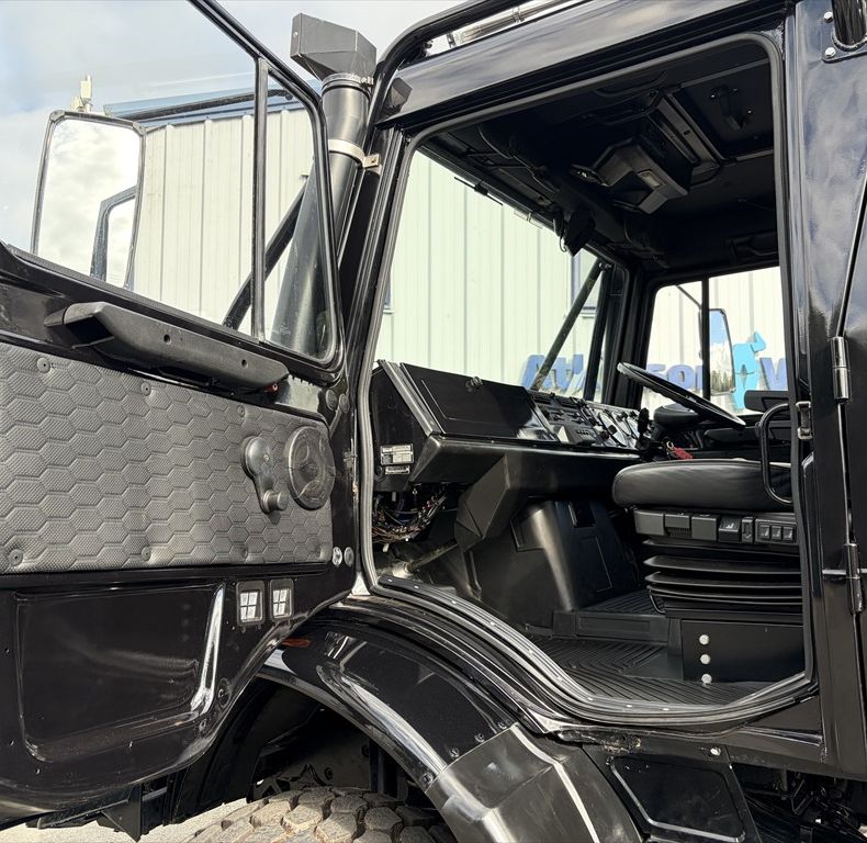 ONE-OFF CUSTOM BUILD - STUNNING TRUCK!