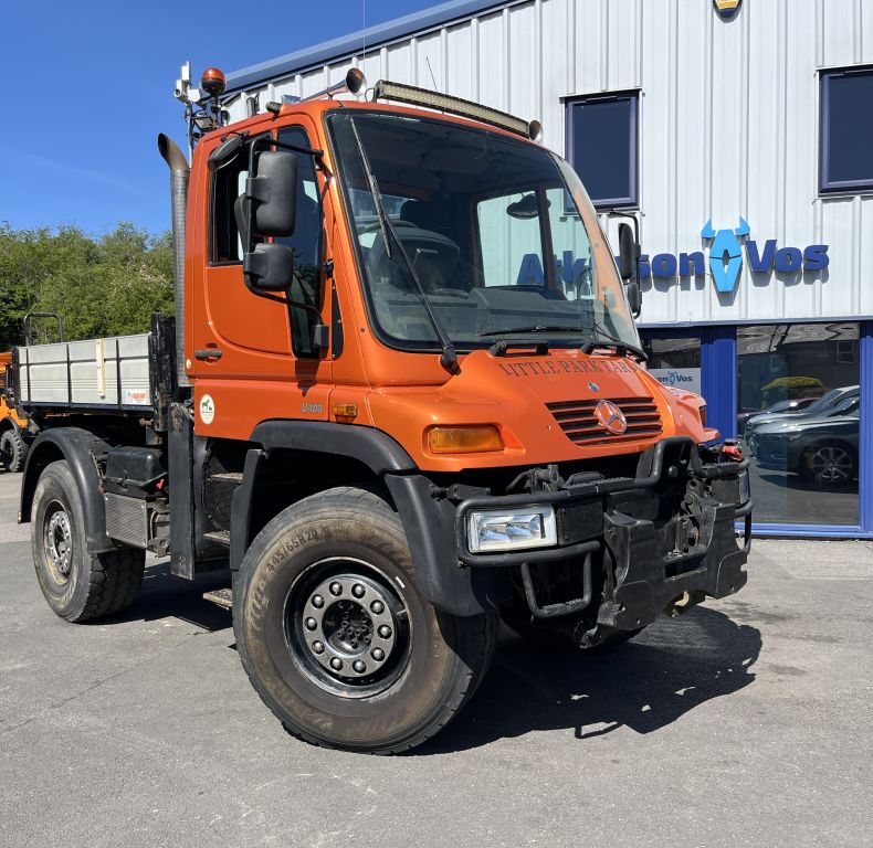 U400 AG REGISTERED WITH PICK-UP HITCH