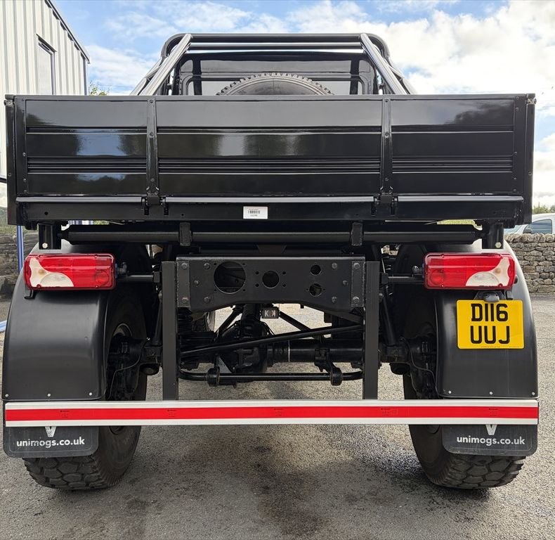 ONE-OFF CUSTOM BUILD - STUNNING TRUCK!