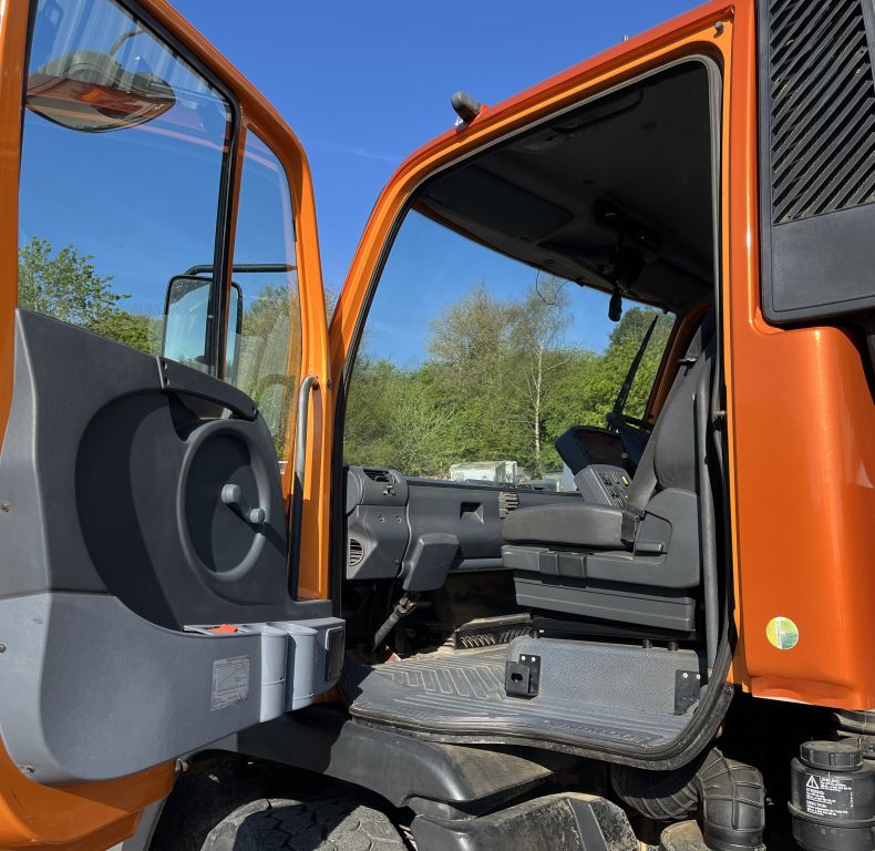 U400 AG REGISTERED WITH PICK-UP HITCH