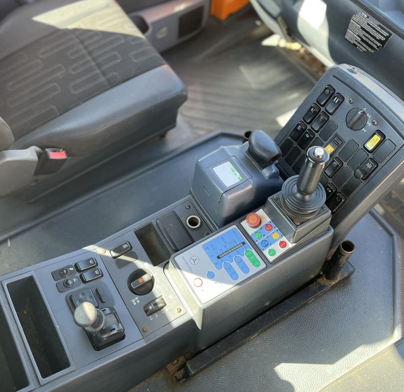 U400 AG REGISTERED WITH PICK-UP HITCH