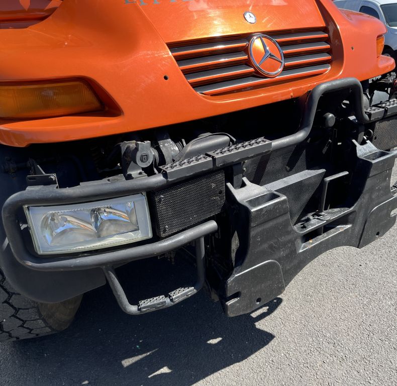 U400 AG REGISTERED WITH PICK-UP HITCH