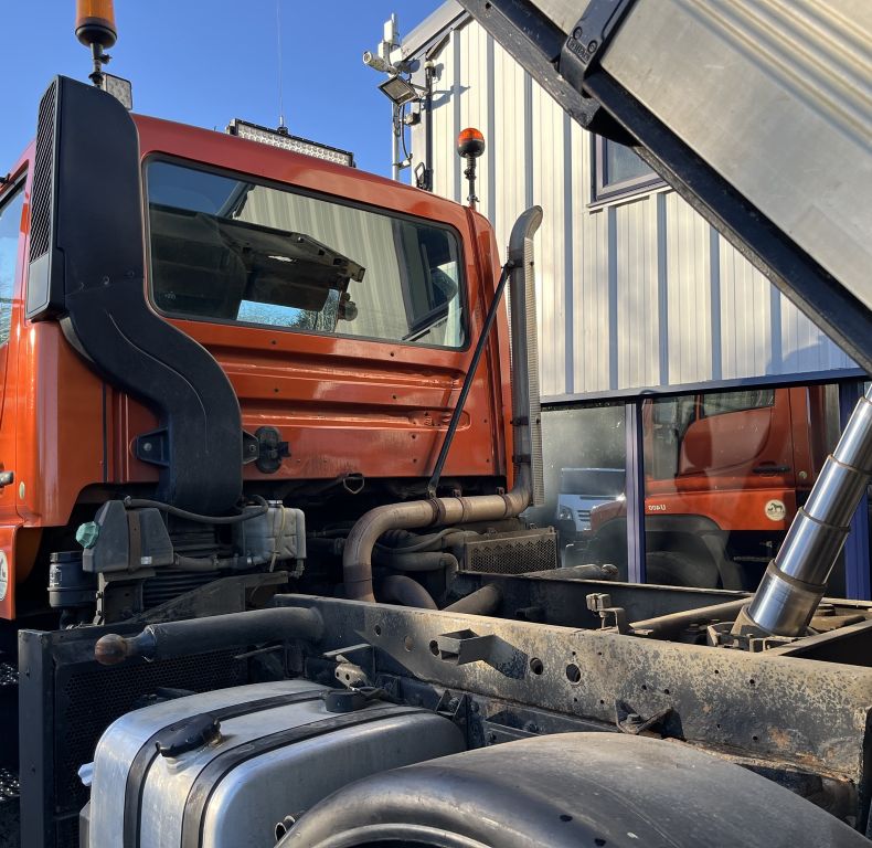 U400 AG REGISTERED WITH PICK-UP HITCH