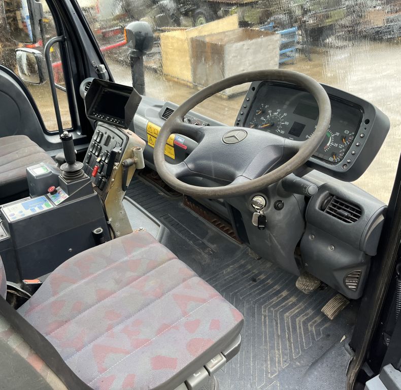 U400 WITH PICK UP HITCH