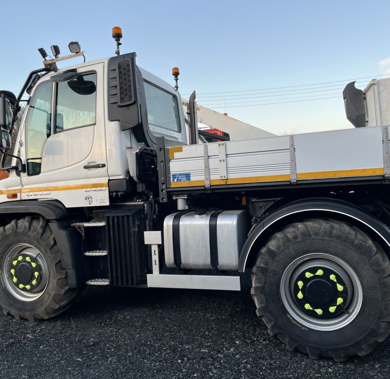 2021 U430 WITH FIEDLER FRONT MOWER