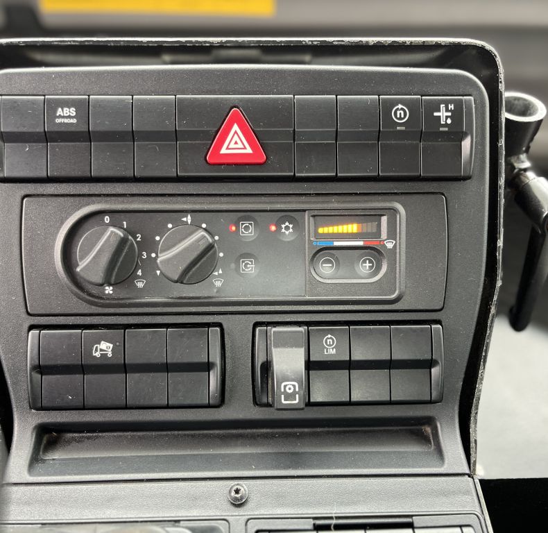 2016 U423 - ONE OWNER FROM NEW