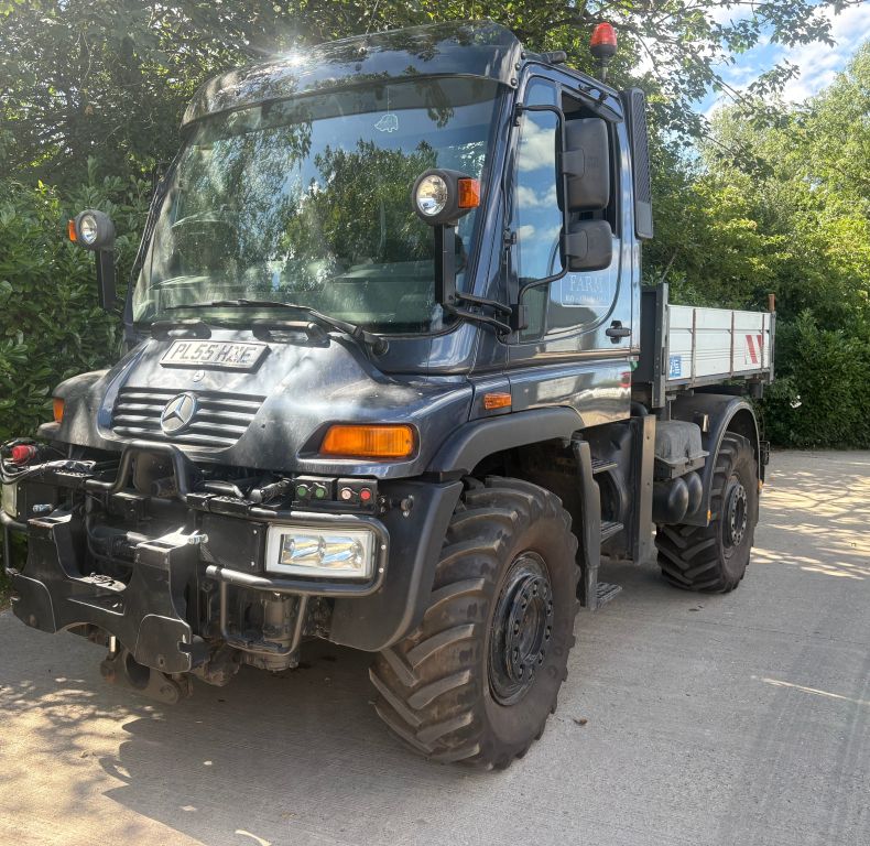 U400 WITH PICK UP HITCH