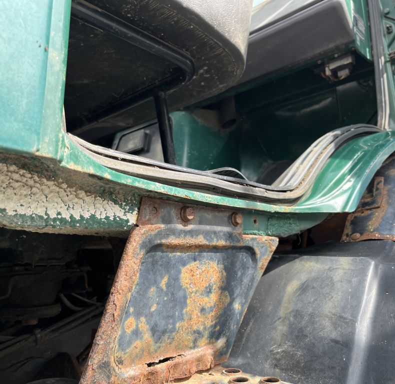 U1600AG REAR LINKAGE & HITCH