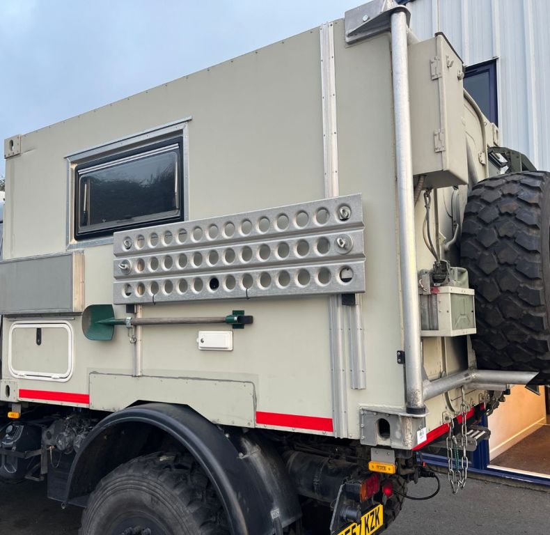 ZEPPELIN EX-MILITARY BOX - WELL EQUIPPED CAMPER CONVERSION