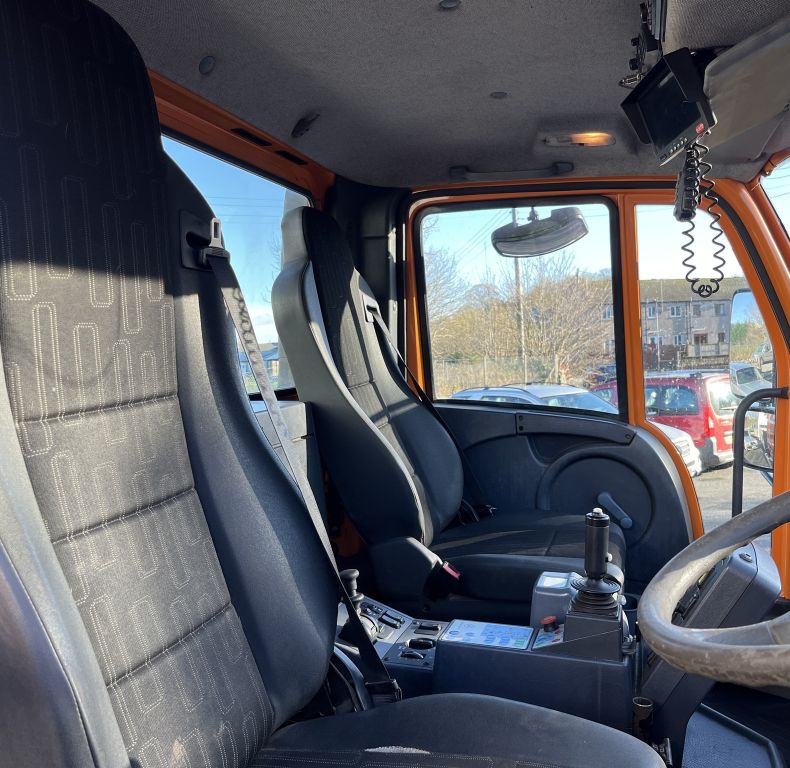 U400 AG REGISTERED WITH PICK-UP HITCH