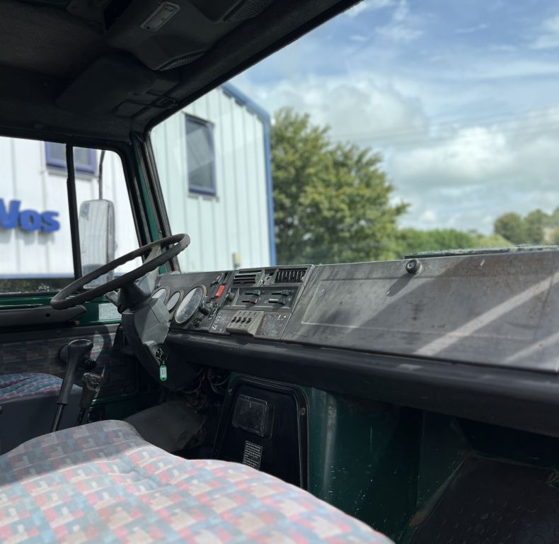 U1600AG REAR LINKAGE & HITCH