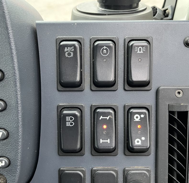 U4000 WITH 15M ACCESS PLATFORM