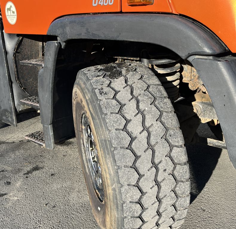 U400 AG REGISTERED WITH PICK-UP HITCH