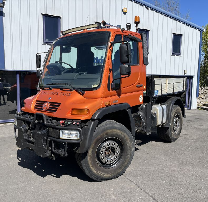 U400 AG REGISTERED WITH PICK-UP HITCH