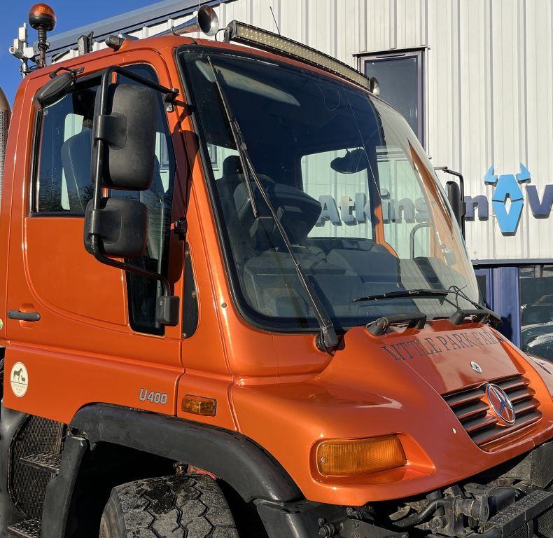 U400 AG REGISTERED WITH PICK-UP HITCH