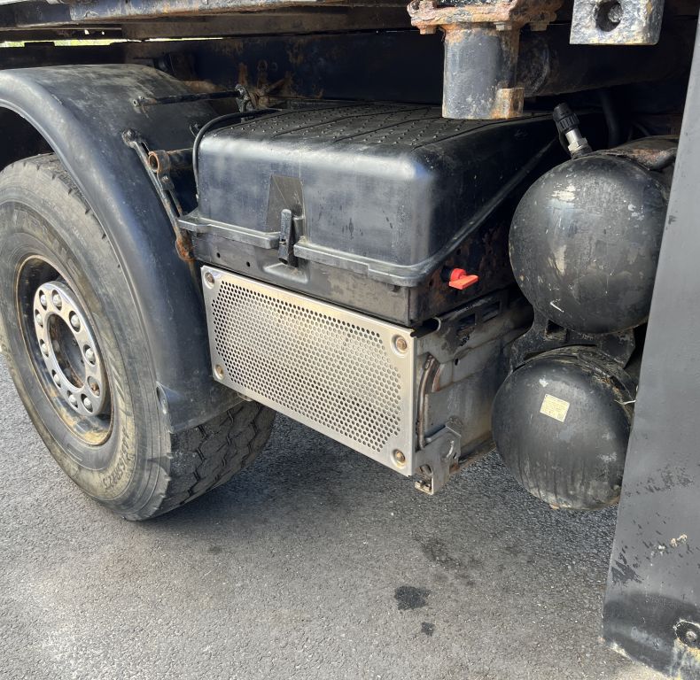 U400 AG REGISTERED WITH PICK-UP HITCH